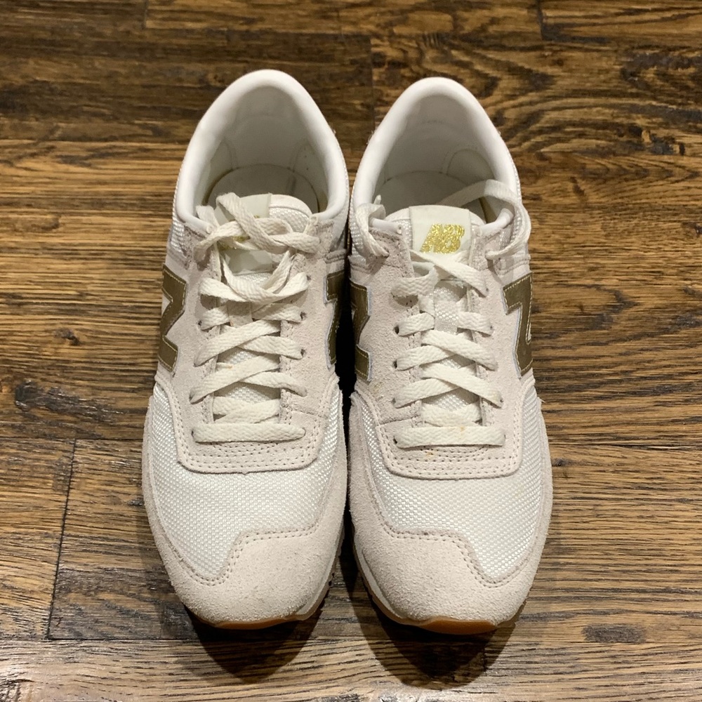 Women’s J.Crew New Balance 520 sneakers.
